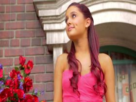 Ariana Grande Put Your Hearts Up (M)